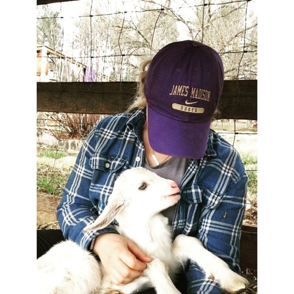 Meet your Posher, Caitlin - Picture 4 of 4